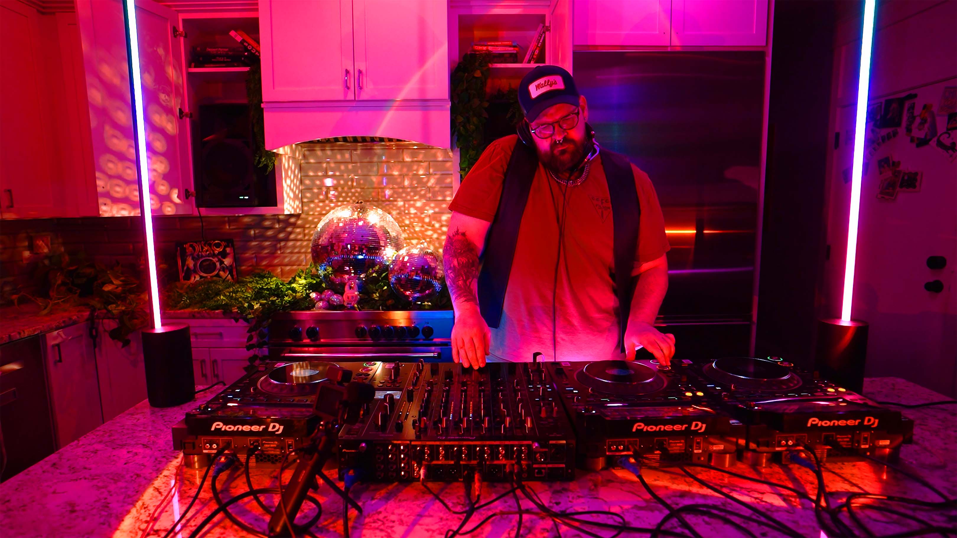 Tim Arnold DJing